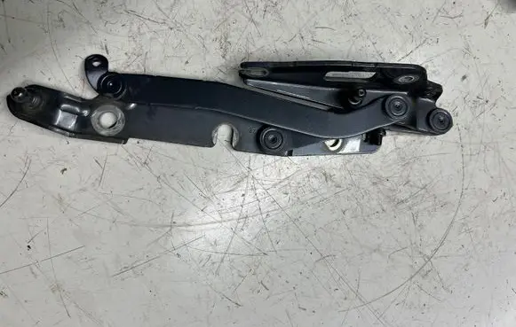 Audi A4 S4 B7 8E 8H Tailgate/trunk/boot hinge 8E5827302C