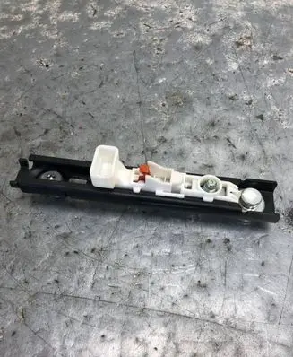 Nissan Qashqai+2 Seat belt height adjuster 87824JD000