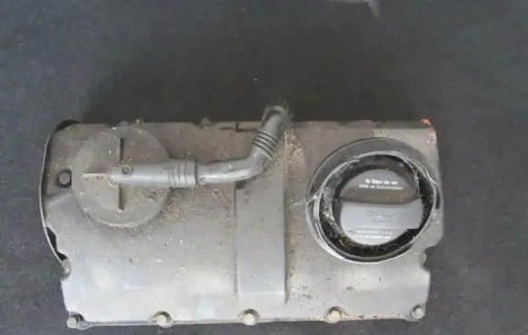 Skoda Octavia Mk1 (1U) Rocker cam cover 038103475k 038103475l