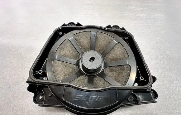 Audi A8 S8 D4 4H Subwoofer speaker 4H1035481