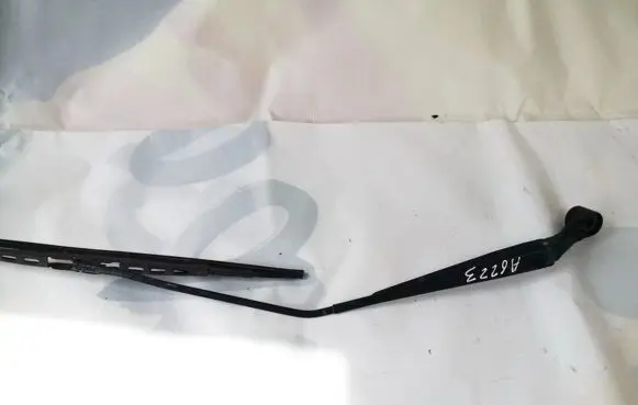 Mitsubishi Lancer Front wiper blade arm