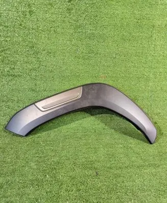 Toyota Hilux VIII Front arch trim 