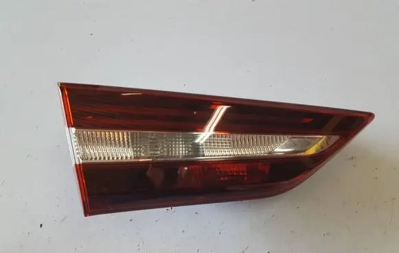 Opel Grandland X Tailgate rear/tail lights YP00016380 81670102