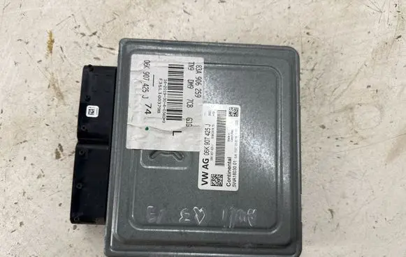 Audi Q3 F3 Engine control unit/module 06K907425J 5WA18030