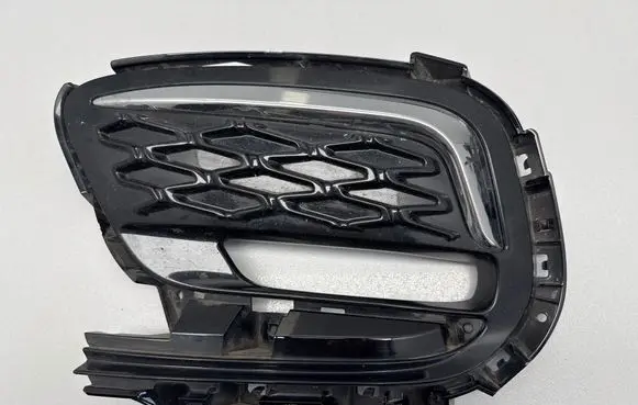 Chrysler Pacifica Front fog light trim/grill 9449149795a 1006 49795A