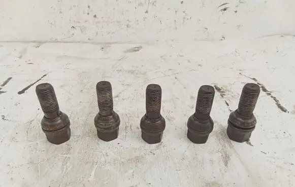 Nuts/bolts