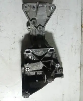 Volvo V70 Generator/alternator bracket 30731516