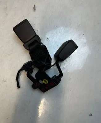 Seat Ibiza V (KJ) Rear seatbelt buckle 6f0857739