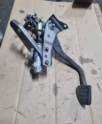 Toyota Previa (XR30, XR40) II Clutch pedal