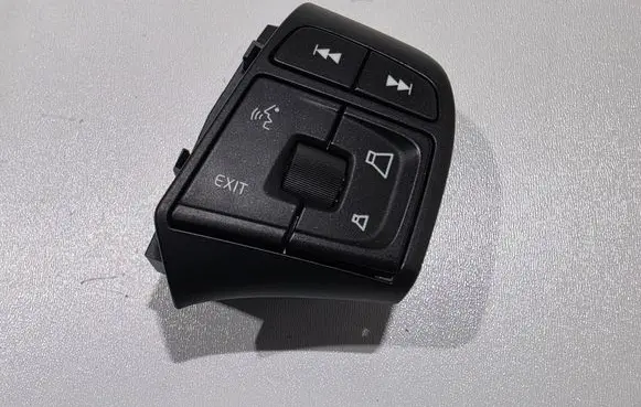 Volvo V60 Steering wheel buttons/switches 31334463