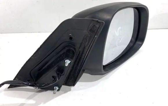 Suzuki SX4 Front door electric wing mirror 