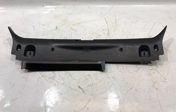 BMW 7 E65 E66 Trunk/boot sill cover protection 8223560