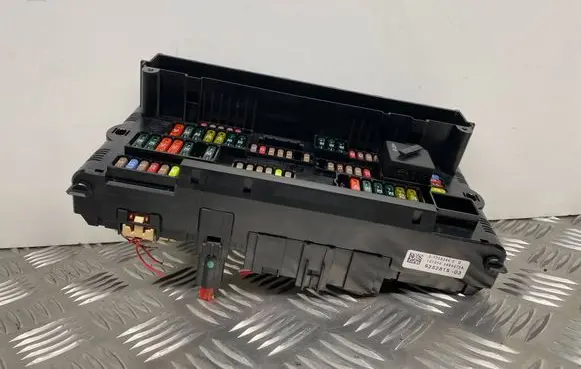 BMW 5 F10 F11 Fuse module 9252815