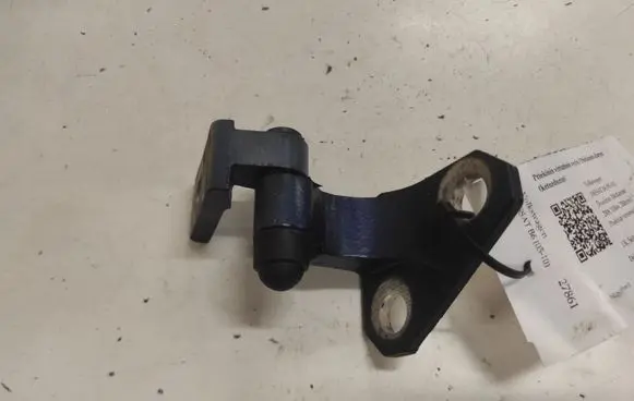 Volkswagen PASSAT B6 Front door upper hinge