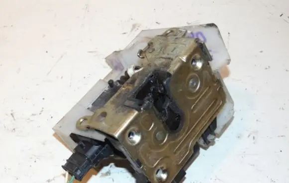 Renault Megane I Front door lock 7701469181