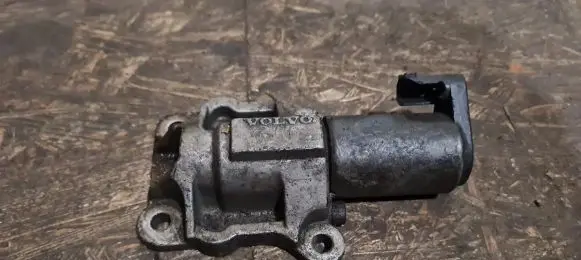 Volvo S80 Camshaft vanos timing valve 8670421
