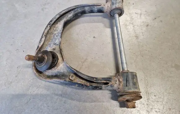 Toyota Hilux (AN10, AN20, AN30) Front control arm