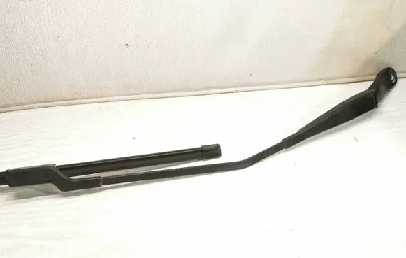 Volvo XC60 Front wiper blade arm 30753526