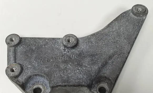 Mercedes-Benz GLK (X204) Engine mounting bracket A6510940039