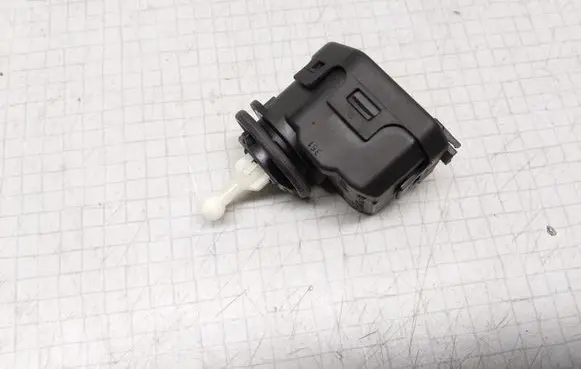 Volkswagen PASSAT B5.5 Headlight level adjustment motor 1J0941295C
