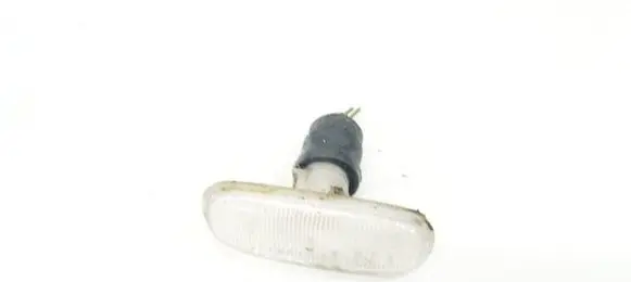 Audi A6 S6 C5 4B Front fender indicator light e26002