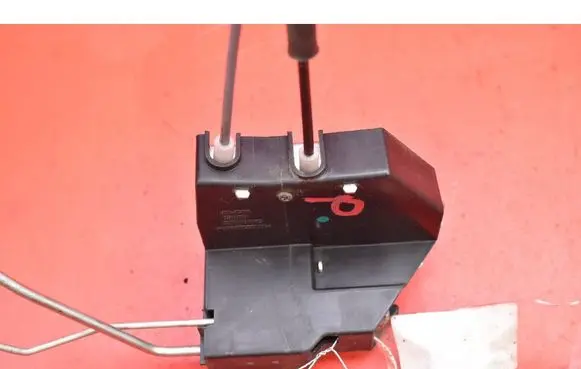Hyundai i10 Front door lock