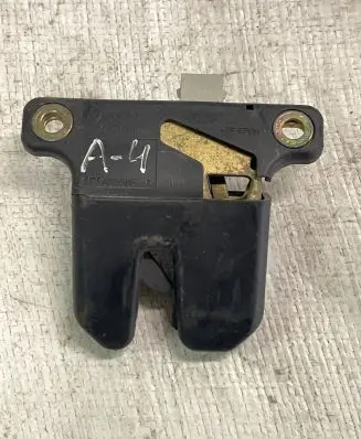 Audi A4 S4 B5 8D Tailgate/trunk/boot lock/catch/latch 8D5827505