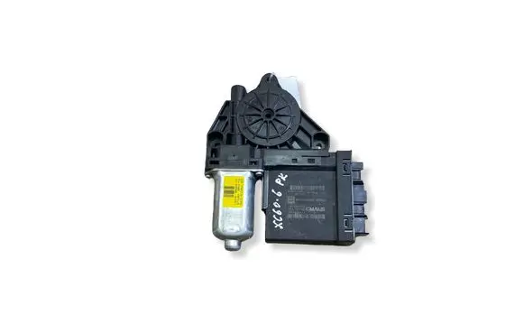 Volvo XC60 Front door window regulator motor 31674758