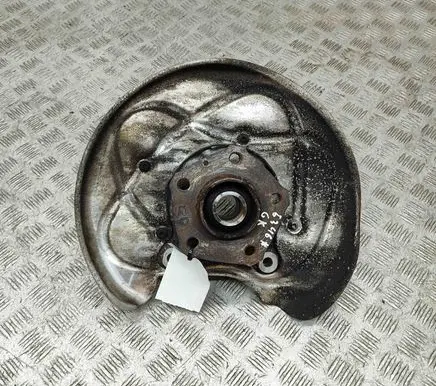 Rear wheel hub