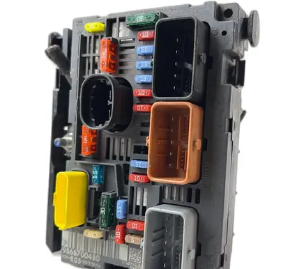 Peugeot 308 Fuse box set 9666700480 R05