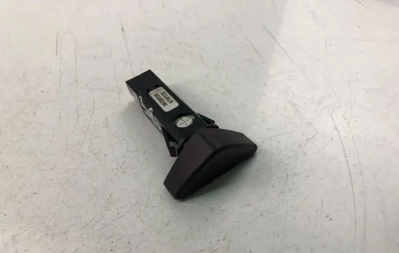 Volvo V70 Hazard light switch 30739320