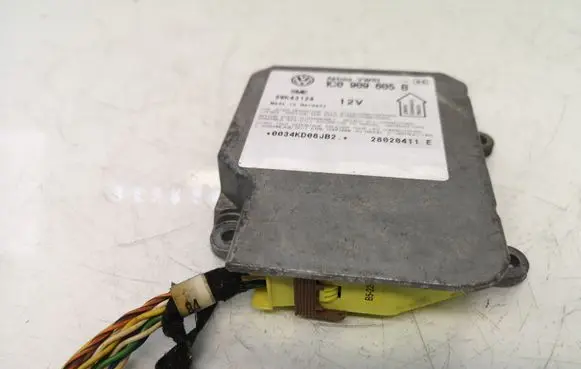 Volkswagen PASSAT B5.5 Airbag control unit/module 1C0909605B 5WK43124