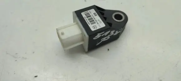Hyundai i40 Airbag deployment crash/impact sensor