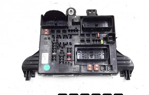 Opel Insignia A Fuse module 13277321ne