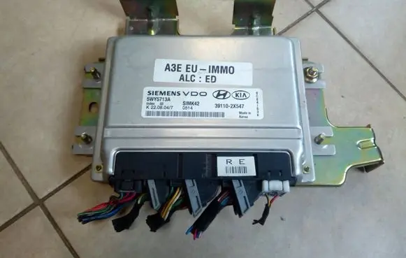 KIA Rio Engine control unit/module ECU 391102X547 NE68930