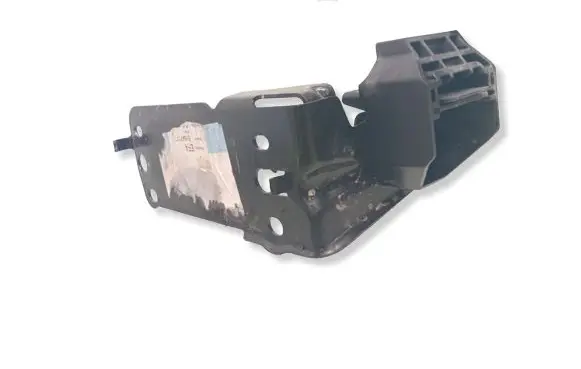 BMW 3 E90 E91 Radiator mount bracket 7117811