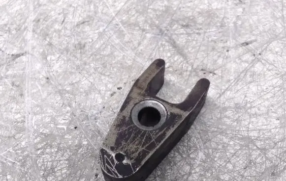 Mercedes-Benz R W251 Fuel Injector clamp holder