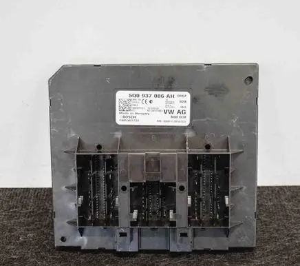 Volkswagen PASSAT B8 Central body control module F005V01737 5Q0937086AH