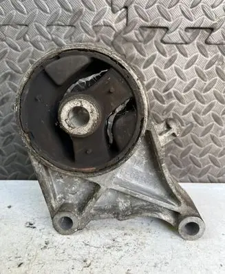Opel Zafira B Engine mount bracket F0426A1