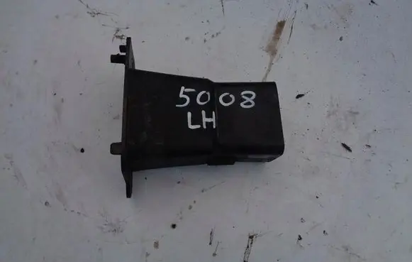Peugeot 5008 II Front bumper shock/impact absorber 