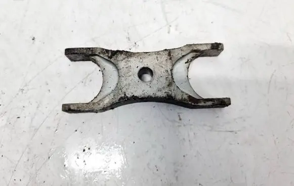 Volkswagen PASSAT B7 Fuel Injector clamp holder 03L216A