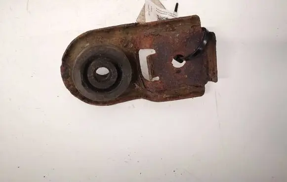 Subaru Legacy Radiator mount bracket 