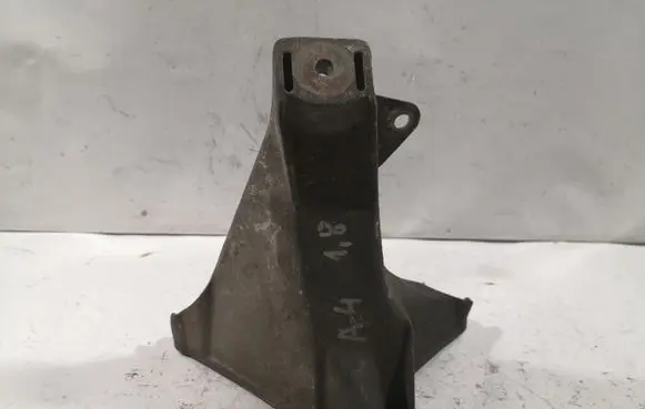 Audi A4 S4 B5 8D Engine mounting bracket 8D0199308F