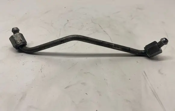 Toyota Avensis T250 Fuel injector supply line/pipe 