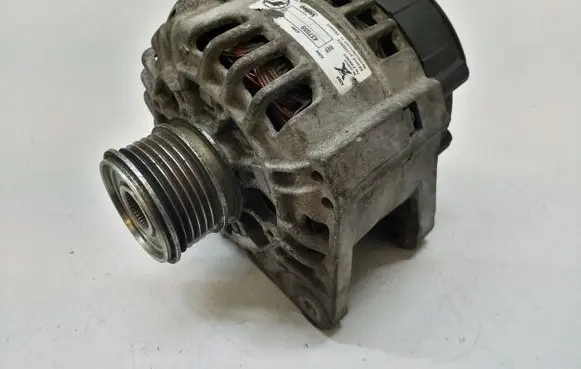 Renault Clio III Generator/alternator SG12B105 A543378A 28105718