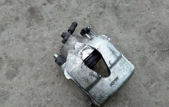 Volkswagen Polo Front brake caliper