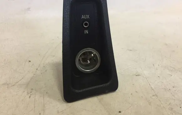 BMW 1 E81 E87 AUX in-socket connector 6131693056102