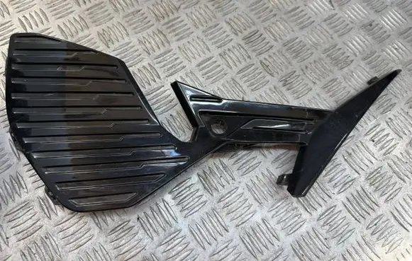 Peugeot 308 Front bumper lower grill 9837886980