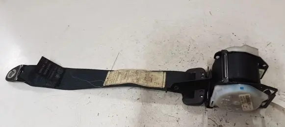 Toyota Avensis T250 Rear seatbelt 105657 7336005101