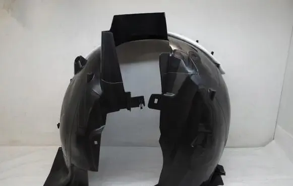 Front wheel arch liner splash guards